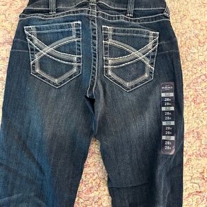 Ariat women’s 28 mid rise, straight leg jeans. Never worn